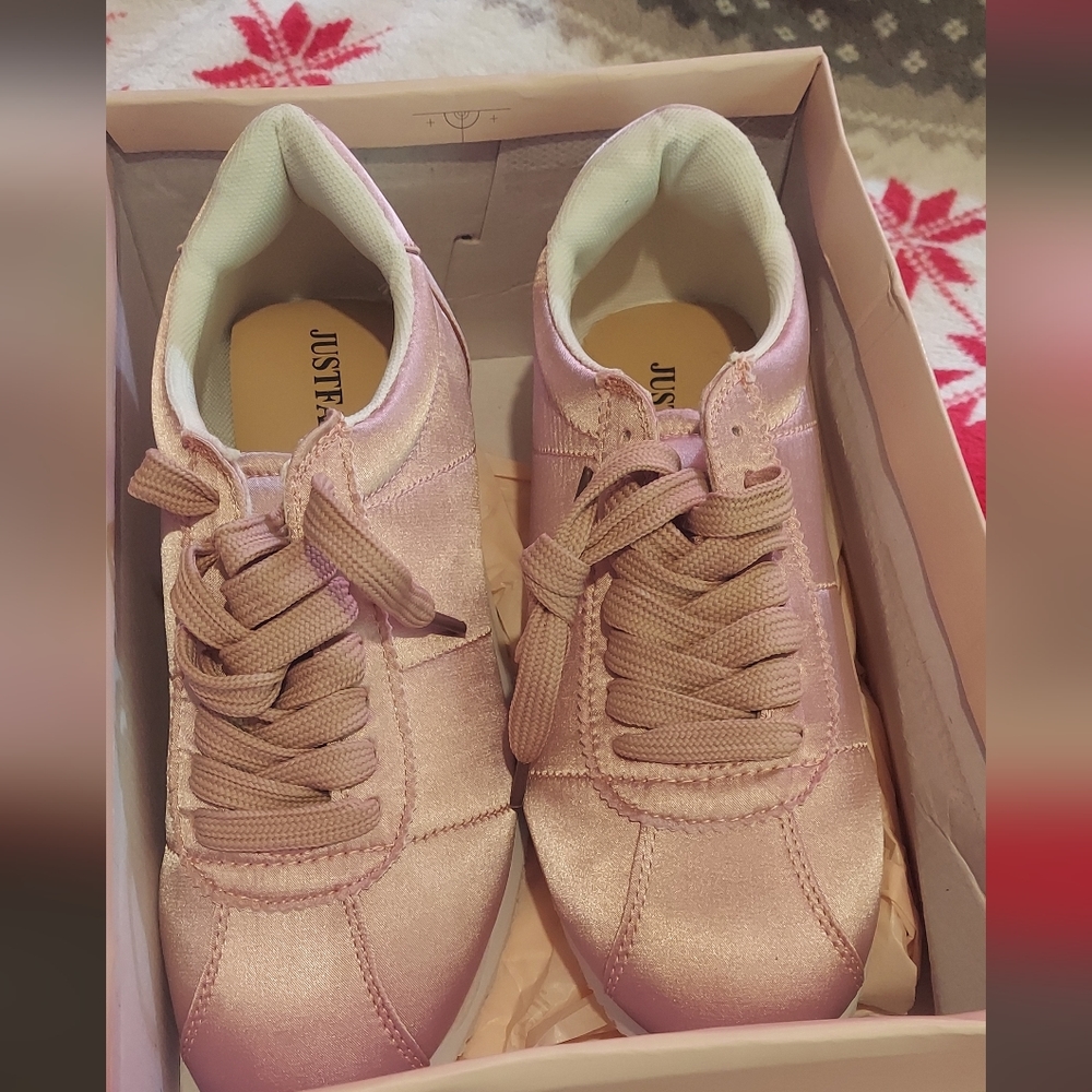 Size 8(fits like 7.5)